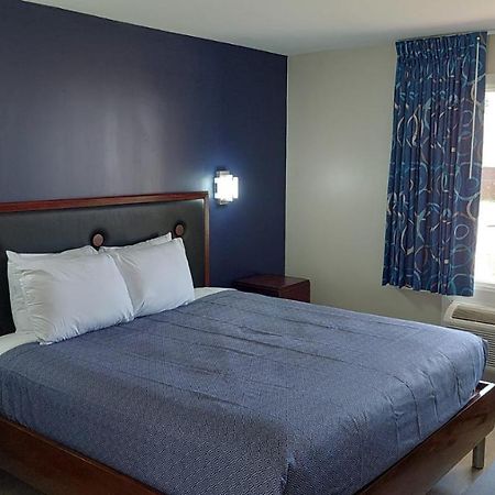 Economy 7 Inn Hampton Bagian luar foto
