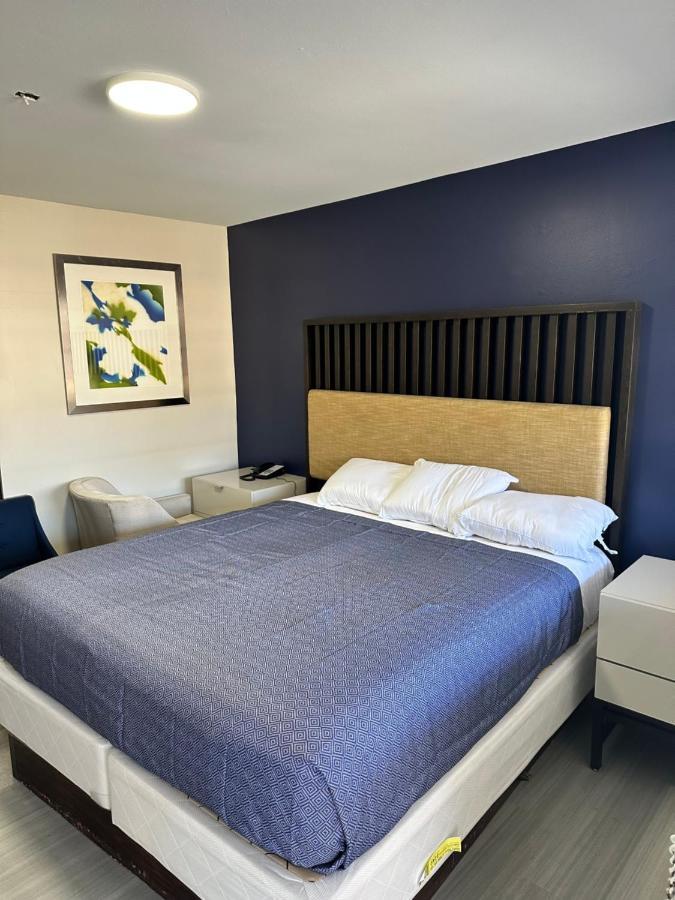 Economy 7 Inn Hampton Bagian luar foto