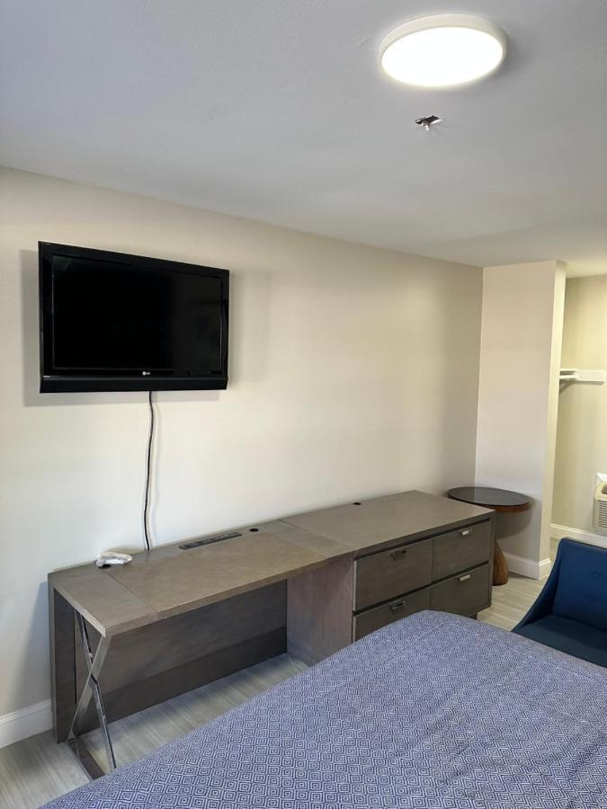 Economy 7 Inn Hampton Bagian luar foto