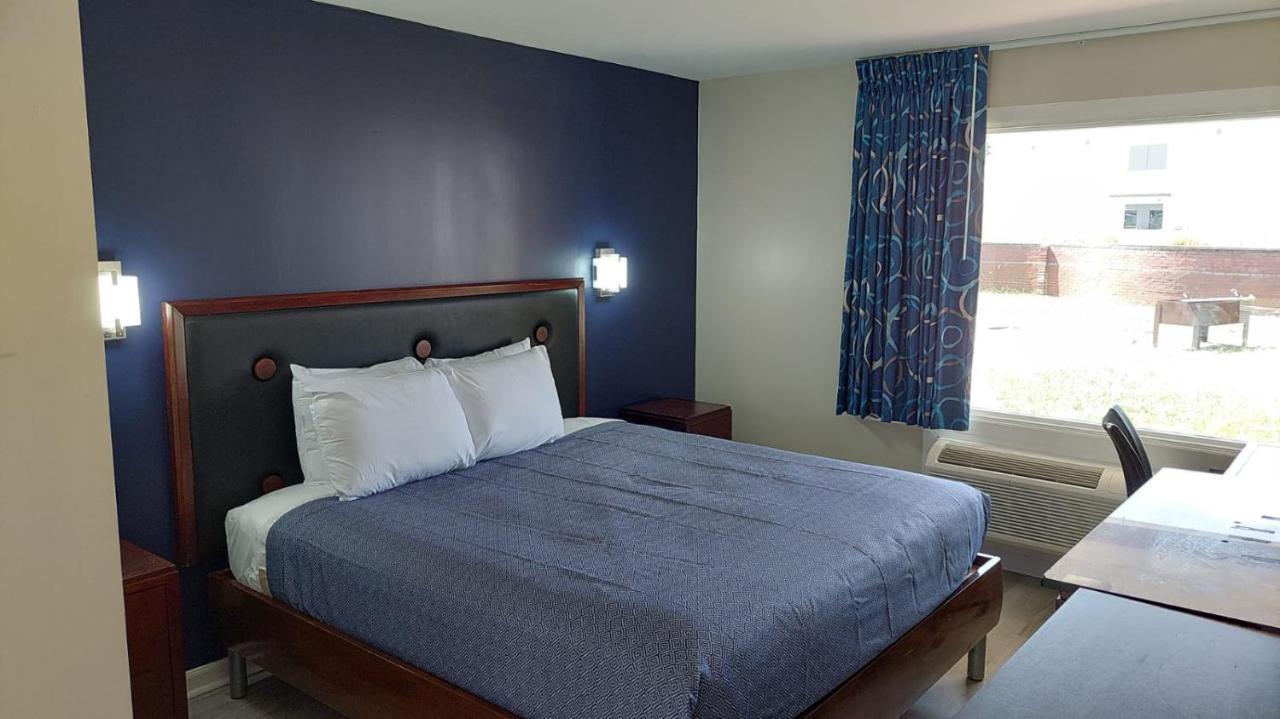 Economy 7 Inn Hampton Bagian luar foto